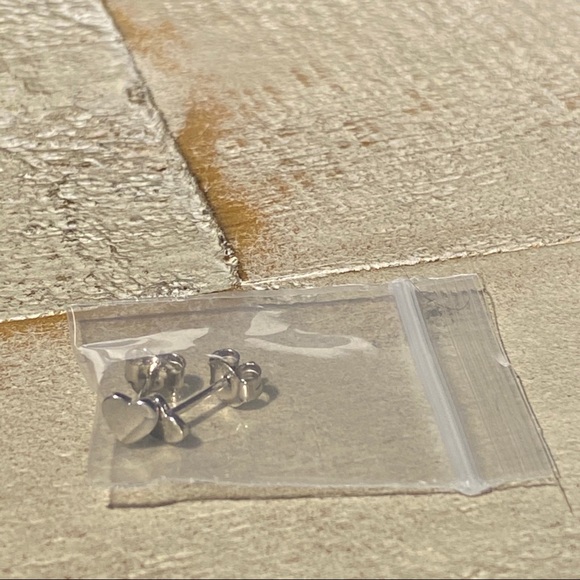 S925 Sterling Silver Heart Studs Posts Earrings - Picture 6 of 6